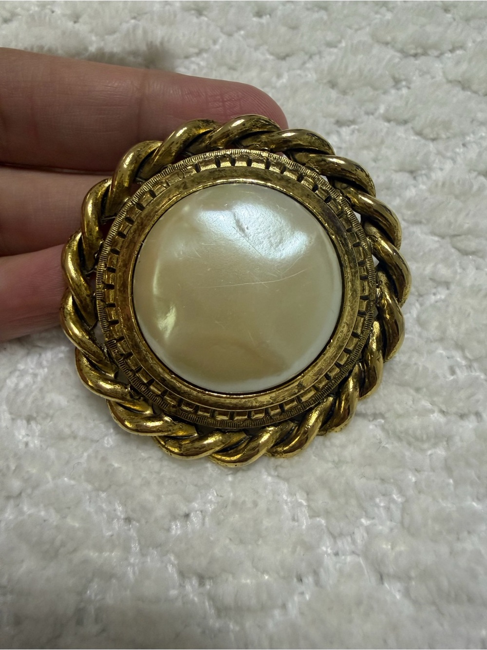 Vintage Signed GJD Ginnie Johansen Large Raised Faux Pearl Brooch Pin - Picture 2 of 8